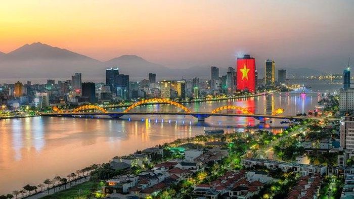 Quốc kỳ thiêng liêng.Ảnh: ĐỖ VĂN PHÁP