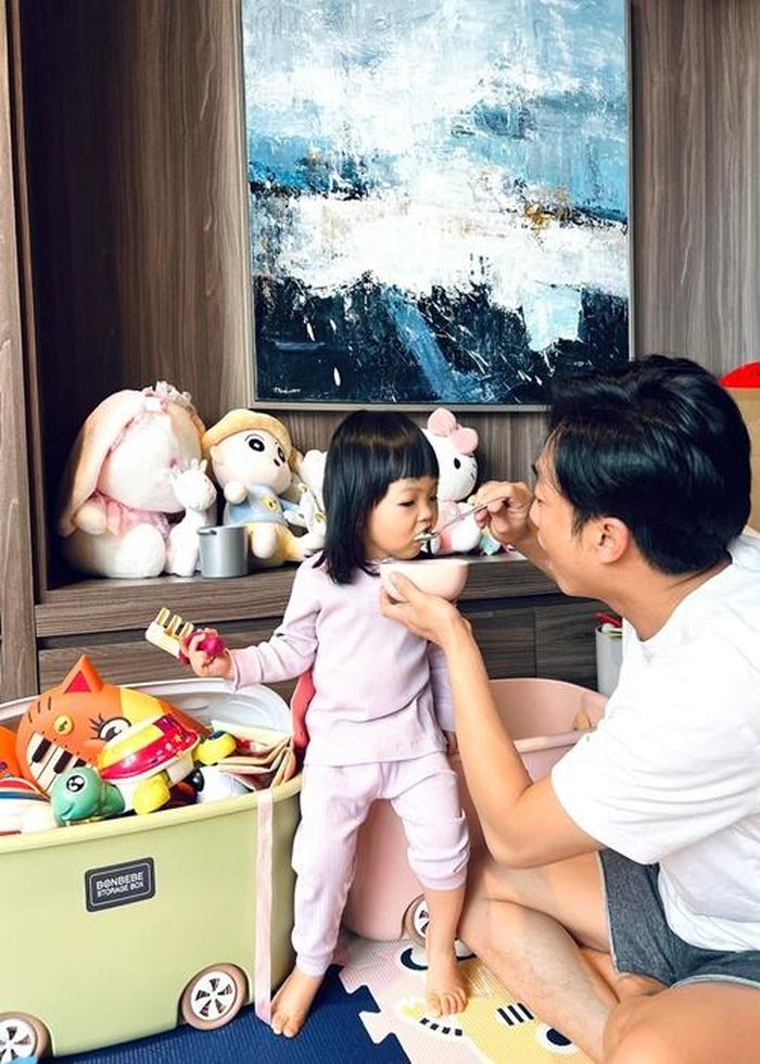 Cường Đô la chẳng ngại ngần công việc đút cho con ăn.