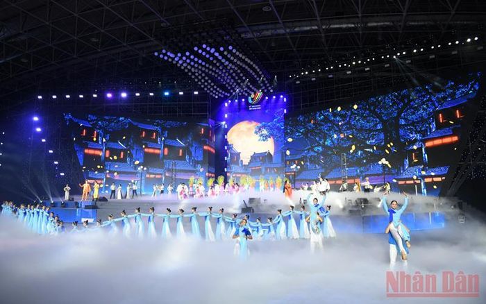 Màn trình diễn tại Lễ bế mạc SEA Games 31. (Ảnh: THÀNH ĐẠT)