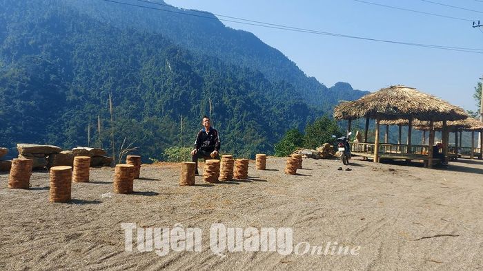 Khu ẩm thực dưới chân đèo đang được HTX Thanh niên Bình An hoàn thiện, đưa vào phục vụ du khách. 