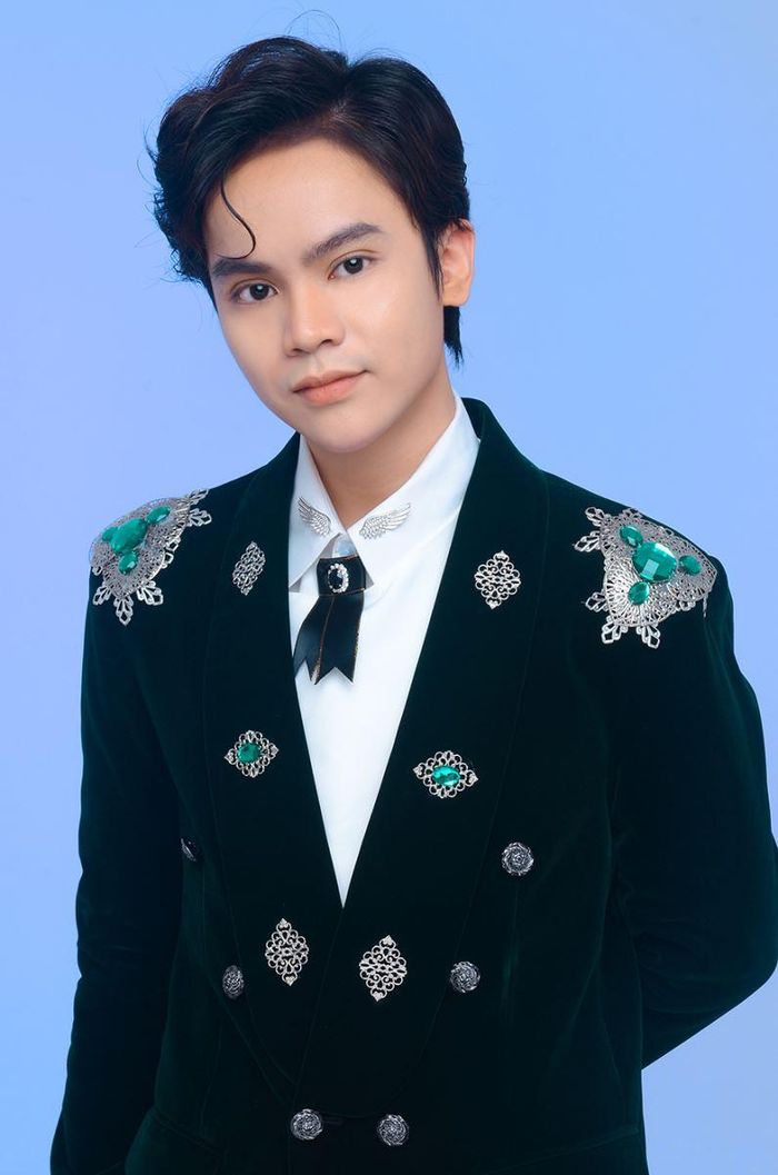 Ca sĩ trẻ Hồ Tấn Phúc