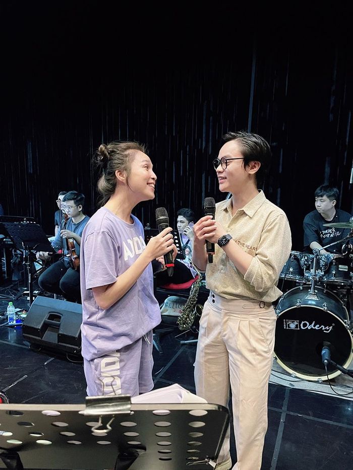 Ca sĩ Hiền Thục (trái) sẽ song ca cùng Hồ Tấn Phúc