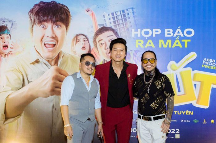 Quách Ngọc Tuyên (giữa) trong ngày ra mắt phim “3 chú út” mới đây
