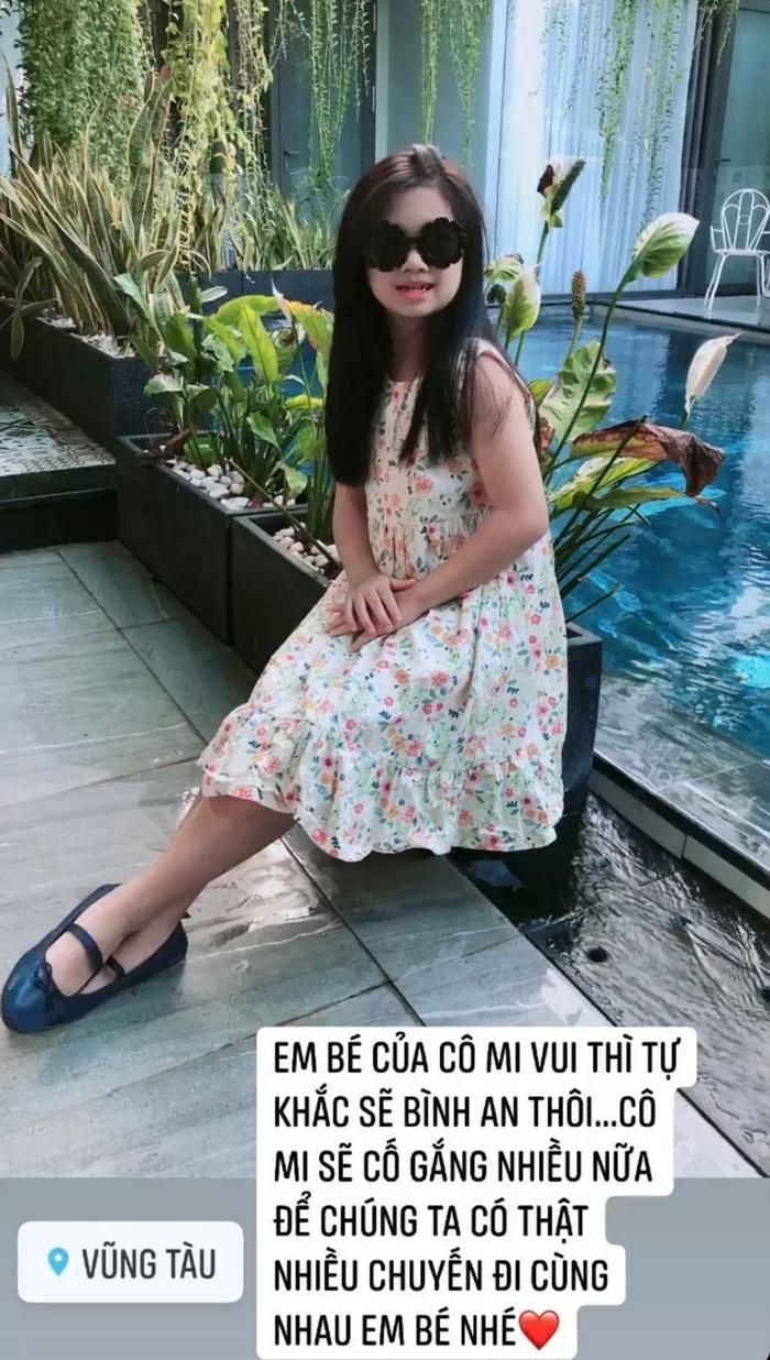 Con gái Mai Phương càng lớn càng xinh xắn giống mẹ. Bảo mẫu mong bé lớn nhanh để 2 cô cháu có nhiều chuyến đi hơn.