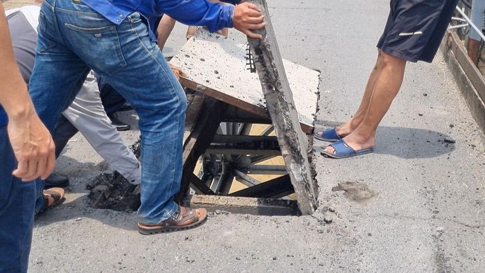  Doanh nghiệp đã huy động công nhân phong tỏa hiện trường và khắc phục sự cố. 