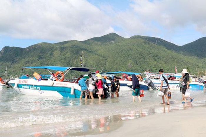 Dịch vụ tàu cao tốc đến các đảo nhỏ ở Côn Đảo đã và đang phát triển