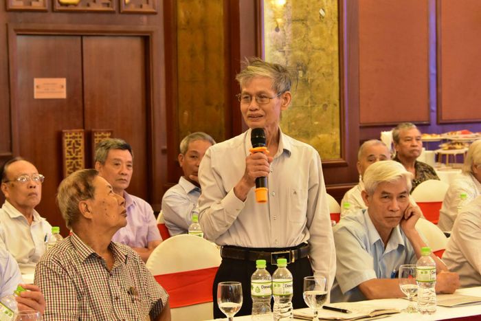 Thành viên CLB Phú Xuân đóng góp ý kiến tại buổi gặp mặt 