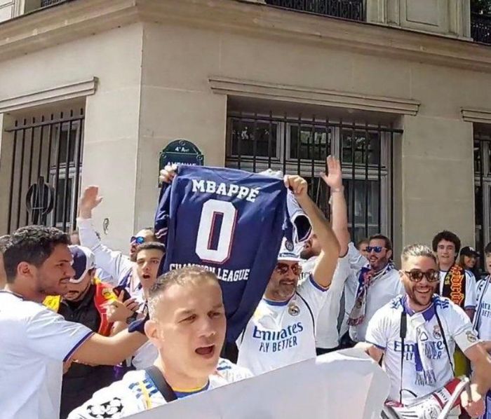 Mũi nhọn 23 tuổi liên tục bị cổ động viên "Los Blancos" công kích trong suốt thời gian diễn ra trận chung kết Champions League.