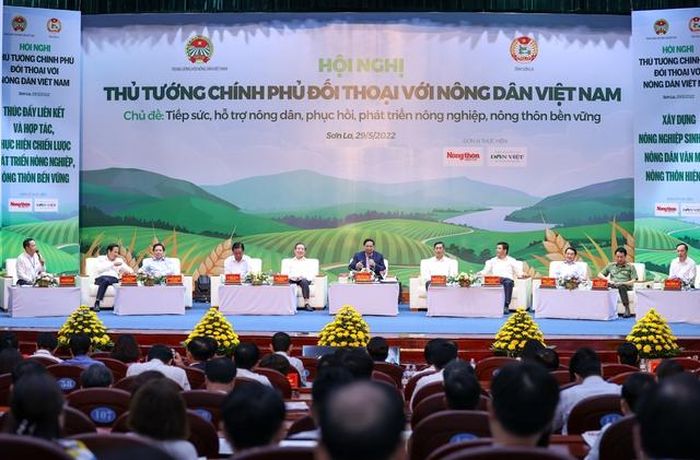 Hội nghị có sự tham dự của lãnh đạo các ban Đảng, các ủy ban của Quốc hội; Hội đồng dân tộc của Quốc hội, lãnh đạo các bộ, ngành, đoàn thể Trung ương; lãnh đạo Tỉnh ủy, UBND tỉnh Sơn La và các tỉnh, thành phố tại 62 điểm cầu trên cả nước; lãnh đạo Ban Chấp hành Trung ương Hội Nông dân Việt Nam và lãnh đạo Hội Nông dân 63 tỉnh, thành phố của cả nước - Ảnh VGP/Nhật Bắc