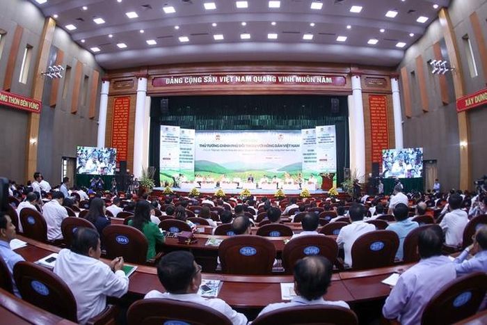 Quang cảnh cuộc đối thoại tại đầu cầu tỉnh Sơn La. Ảnh: VGP/Nhật Bắc