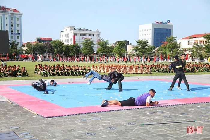Bằng bản lĩnh chính trị, ý chí tấn công trấn áp tội phạm, 2 chiến sĩ công an đã mưu trí, dũng cảm...