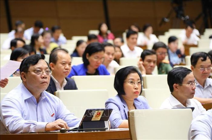 Đại biểu Quốc hội thành phố Hà Nội dự phiên họp. Ảnh: Văn Điệp/TTXVN