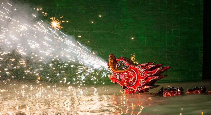 Ảnh: Nhà hát múa rối nước Rồng Vàng