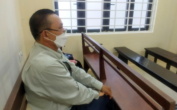 Ông Cường cùng vợ lại bị triệu tập lên tòa lần thứ 4 nên rất mệt mỏi, bức xúc