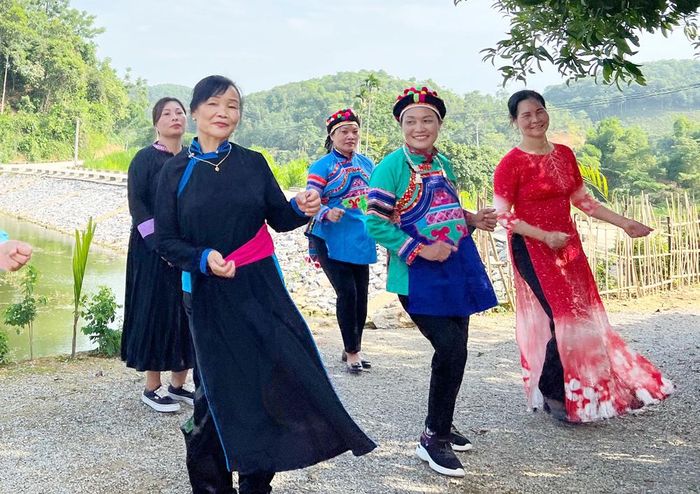 Khỏe khoắn trong điệu nhảy thể thao.
