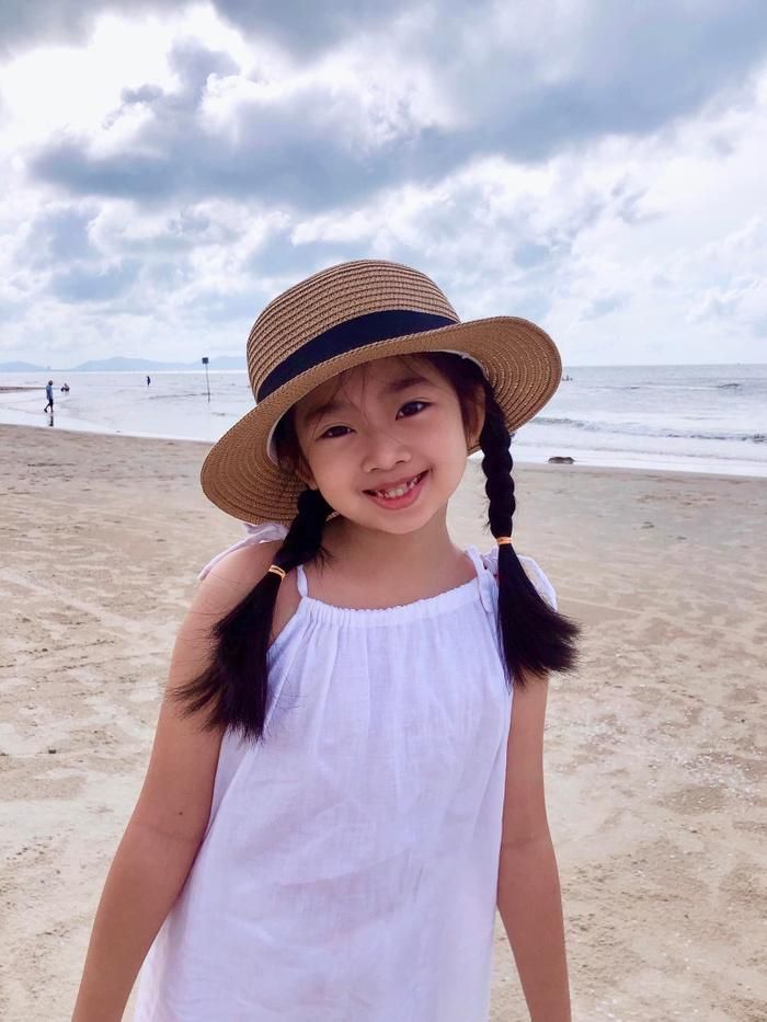 Nhóc tỳ thừa hưởng nhiều nét đẹp từ mẹ. 