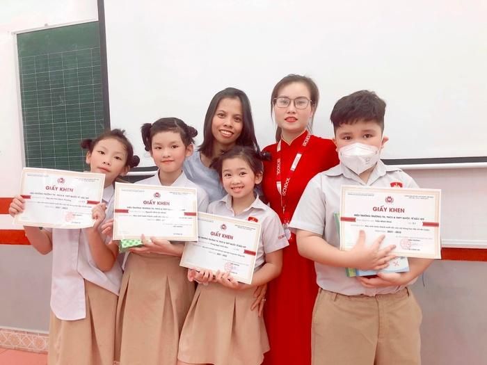 Bé Lavie đã lớn hơn trước rất nhiều và ngày càng xinh xắn. 