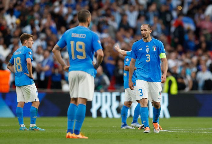  Trước khi thủng lưới lần thứ hai, Italy tạo thế trận khá tốt. "Azzurri" thậm chí còn là đội tấn công có nét hơn. Tuy nhiên, những pha dứt điểm của Andrea Belotti hay Nicolo Barella đều không đủ khó để đánh sập hàng thủ chơi tập trung của Argentina. 