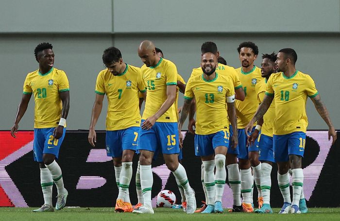 Sau 2 bàn thua, hàng thủ Hàn Quốc vẫn thi đấu như mơ ngủ. Phút 80, Coutinho tận dụng sai lầm của chủ nhà để tung cú dứt điểm kỹ thuật vào góc cao, khiến thủ môn Seung-Gyu Kim đứng chôn chân, qua đó nâng tỷ số lên 4-1. 