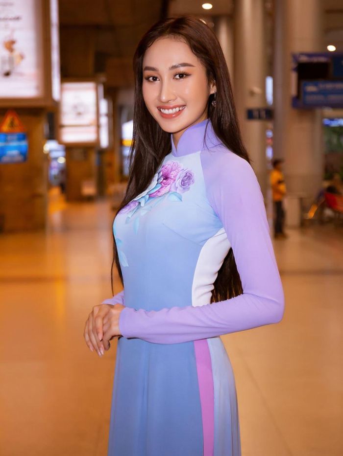 Hoa khôi Đoàn Hồng Trang trong thiết kế áo dài của Trung Đinh