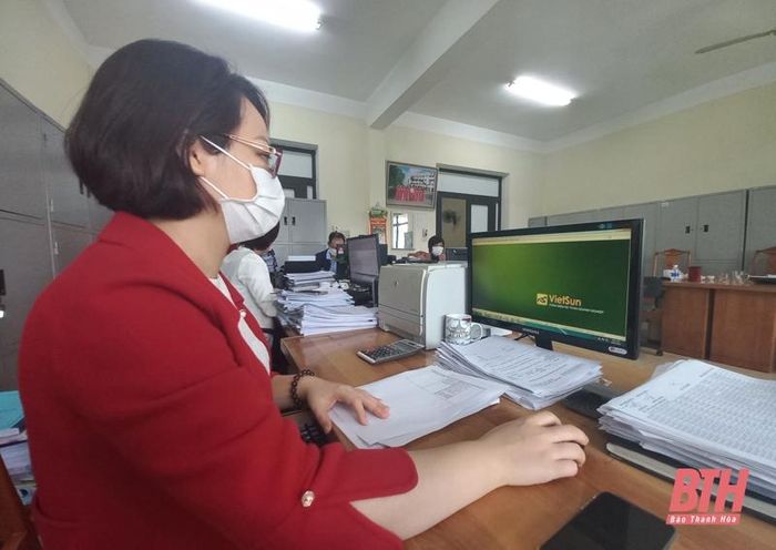 Bộ phận kế toán thực hiện nhiệm vụ chuyên môn thông qua phần mềm kế toán VietSun.