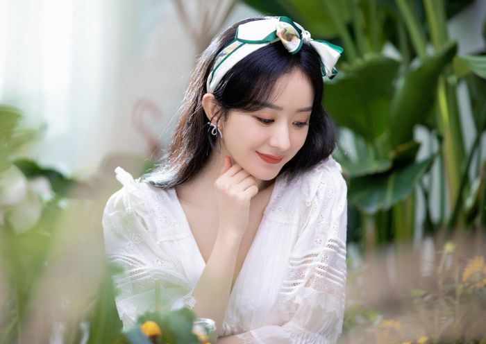 Triệu Lệ Dĩnh liên tiếp vướng vào các tin tức xấu.