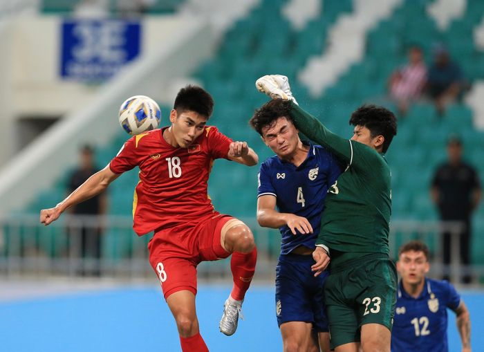 U23 Việt Nam liên tục mang đến nỗi đe dọa cho U23 Thái Lan. (Ảnh: Văn Lâm) 
