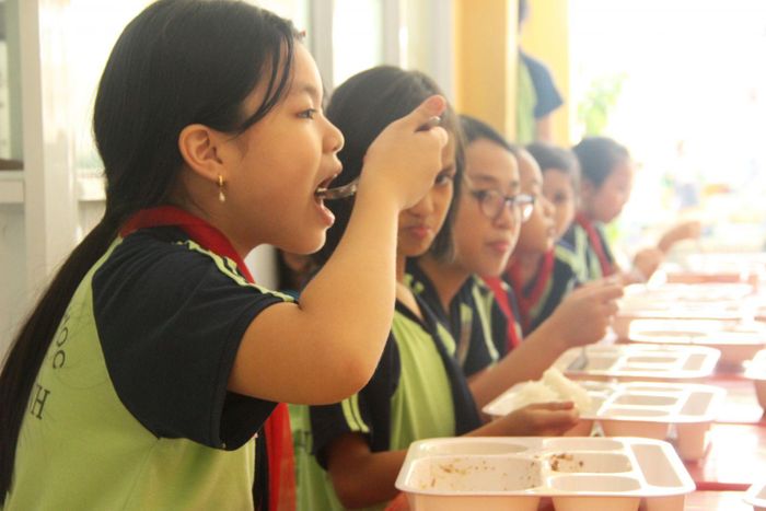 Nới rộng mức thu tiền ăn bán trú tối đa lên 30.0000 đồng/học sinh/ngày