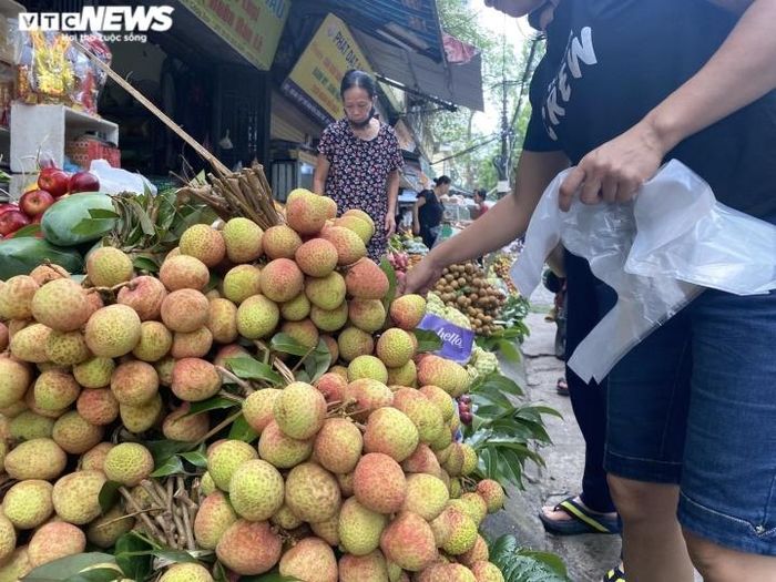 Trong sáng nay, giá vải là 50.000 - 60.000 đồng/kg.