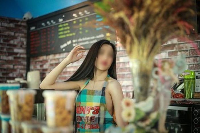 Người dùng mạng xã hội hầu hết đều phản đối, họ khẳng định việc làm này ảnh hưởng đến hình ảnh của Thái Lan cũng như dễ trở thành tấm gương xấu cho các bé gái mới lớn.