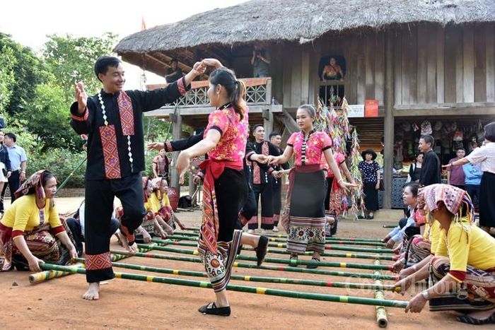 Xòe sạp là sự phối hợp nhịp nhàng