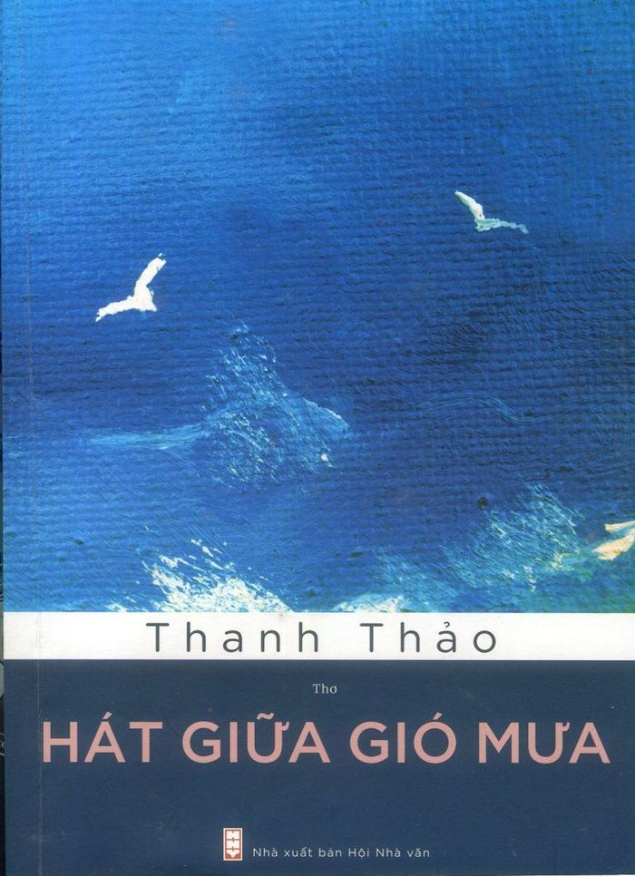 Tập thơ “Hát giữa gió mưa” của Thanh Thảo