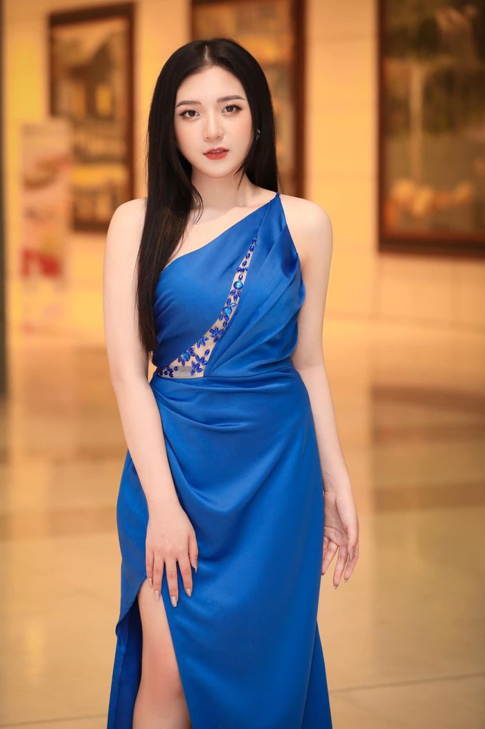 Mặc dù chỉ cao "3 mét bẻ đôi" nhưng Phương Thảo vẫn có tỷ lệ cơ thể đẹp.