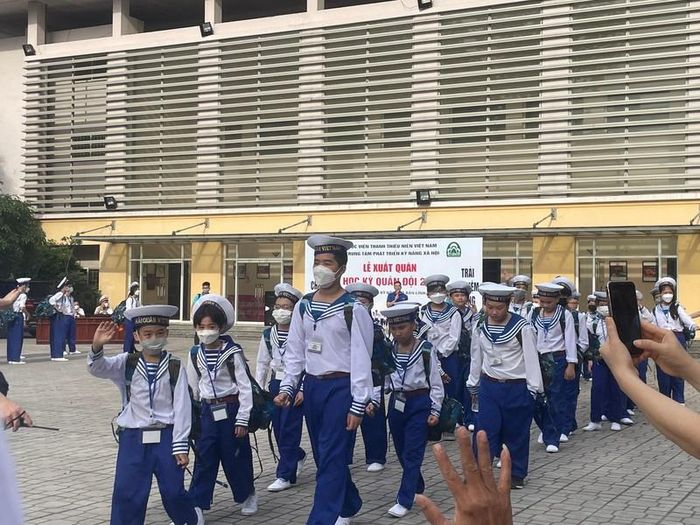 Huấn luyện viên trưởng Học kỳ Quân đội 2022 cho biết: "Rất mong các bạn nhỏ sẽ cố gắng để hoàn thành thật tốt khóa học ý nghĩa này. Sau 1 tuần các con sẽ trưởng thành hơn, được tìm tòi, học hỏi phong phú hơn về tâm hồn, dày dặn hơn về những trải nghiệm để sau này trở thành con ngoan trò giỏi của gia đình".
