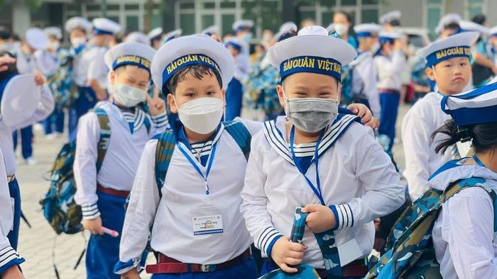 Các chiến sĩ nhí hào hứng bước vào hành trình 7 ngày thử thách, rèn luyện bản thân.