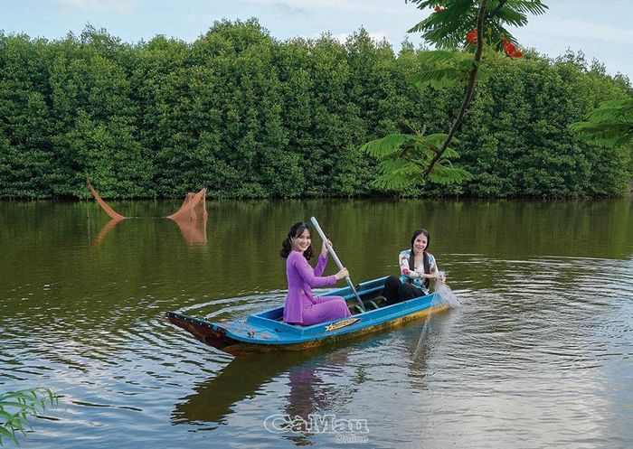 Trải nghiệm với thiên nhiên rừng đước Ngọc Hiển