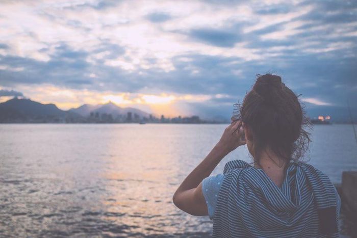 Bởi vậy, hãy mặc kệ người ta có đôi, mặc kệ người ta có người mới (Ảnh minh họa)