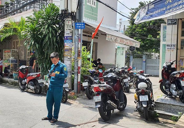 Công an khám nghiệm hiện trường. Ảnh: Đình Văn.