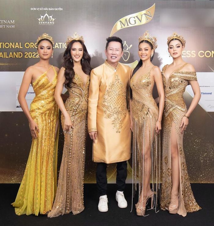 Top Miss Grand Thailand 2022 đọ dáng “cực gắt” trên thảm đỏ. Các người đẹp “xứ chùa vàng” diện trên mình những bộ cánh mang tone màu vàng đồng sang chảnh. Ảnh: SV.