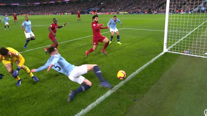 Liverpool từng bị từ chối bàn thắng do bóng chưa đi hết vạch vôi