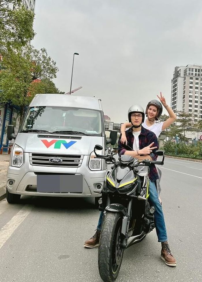 Đình Tú và Huyền Lizzie đóng cặp trong bộ phim "Thương ngày nắng về".