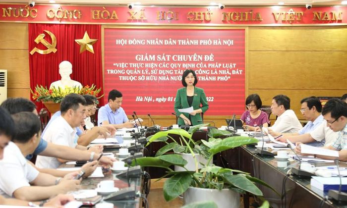 Đoàn giám sát của HĐND thành phố Hà Nội giám sát công tác quản lý tài sản công là nhà, đất tại quận Thanh Xuân.