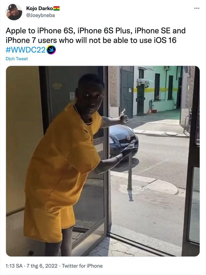  Một người dùng đăng ảnh chế (meme) khi iOS 16 không hỗ trợ dòng iPhone 6s, iPhone 7 và iPhone SE 2016. 