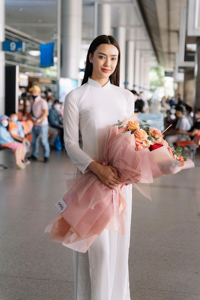  Hình ảnh mới nhất của Amanda Obdam nhận nhiều lời khen từ fan trên các diễn đàn sắc đẹp của Việt Nam. Không ít người hâm mộ gọi cô bằng các biệt danh như nàng thơ... Top 10 Miss Universe ở lại Việt Nam trong nhiều ngày để đồng hành với cuộc thi Hoa hậu Hoàn vũ Việt Nam 2022. 