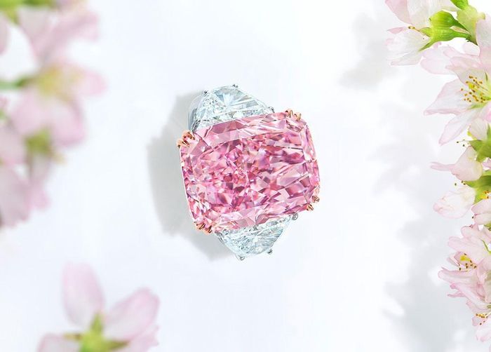 Viên kim cương Sakura màu hồng tím. Ảnh: Christie's.