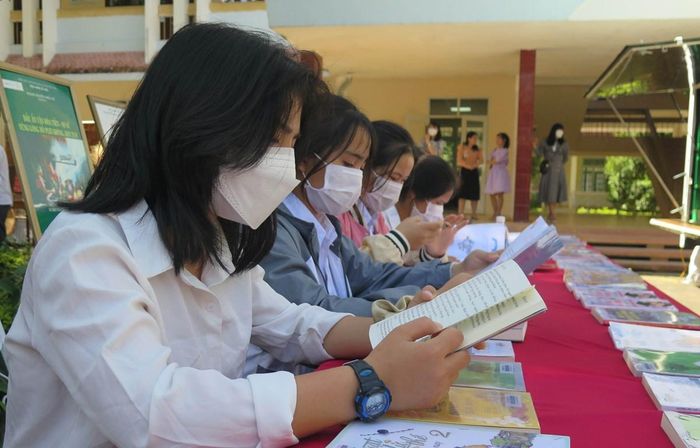 Việc tạo ra những danh mục sách nên đọc là điều cần thiết với các độc giả trẻ hiện nay. Ảnh có tính minh họa. Nguồn: TTXVN