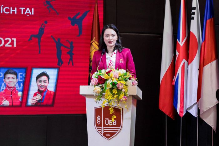 Trở thành sinh viên của Trường Đại học Kinh tế, ĐHQGHN – trường đại học hàng đầu của Việt Nam là giấc mơ, là niềm tự hào của nhiều VĐV chuyên nghiệp. Ảnh: UEB