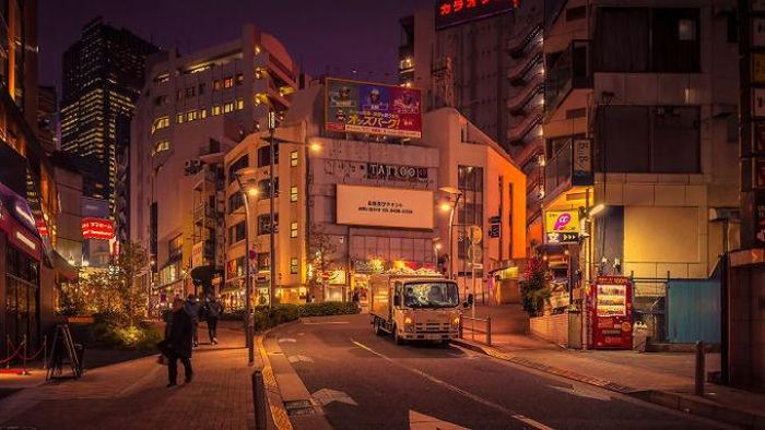 'Ngay khi vừa bước chân ra khỏi nhà ga Tokyo, tôi đã rơi nước mắt vì ước muốn mà mình ấp ủ suốt 20 năm đã thành sự thật', anh nói. Trước khi tới đây, anh không ngừng lên ý tưởng, khám phá các phong cách chụp khác nhau như đề tài con người, thiên nhiên, đồ vật, bối cảnh đô thị...