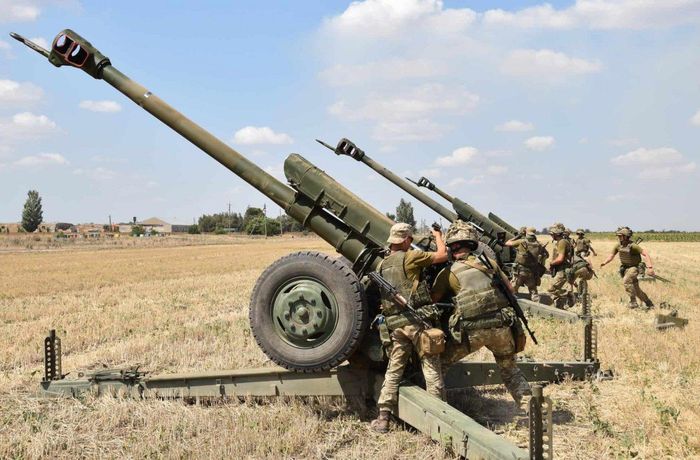 Điều này dẫn đến tình trạng là giờ đây các lực lượng vũ trang Ukraine trong một cố gắng nhằm tiết kiệm đạn dược, họ chỉ có thể chỉ bắn 1 hoặc 2 quả đạn vào các mục tiêu có cơ hội tiêu diệt.