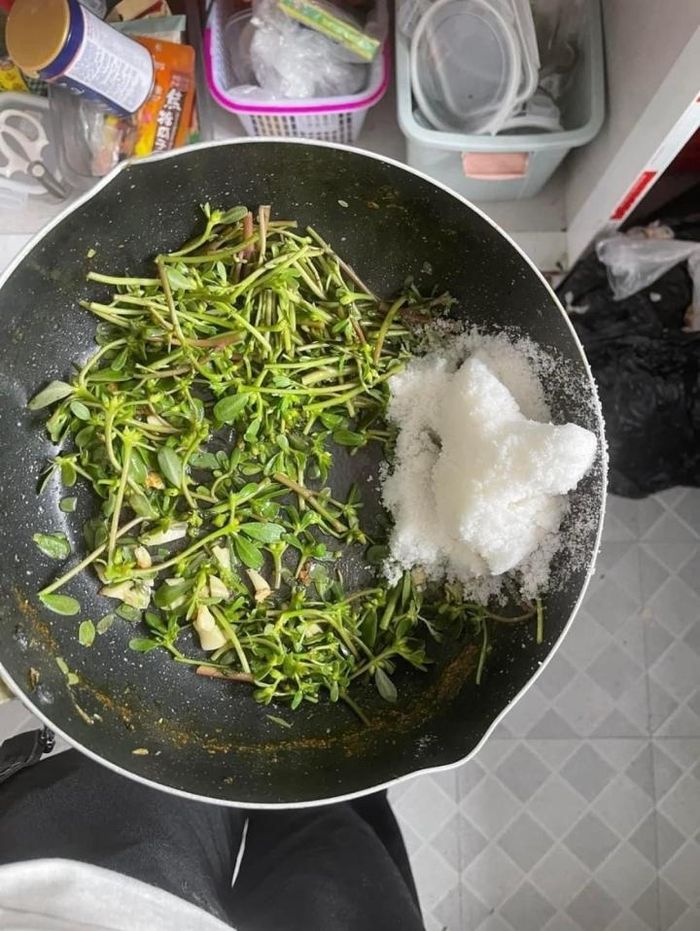 Bên cạnh các thành phẩm “ngon lành cành đào” thì cũng không hề thiếu những thảm họa nấu ăn khiến người xem không biết nói gì hơn ngoài việc lặng lẽ lắc đầu ngán ngẩm.